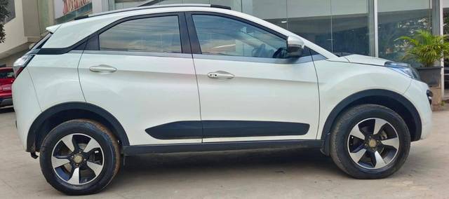https://images10.gaadi.com/usedcar_image/4540338/original/processed_49d3fc2324cf54cfce837bedbe52b64e.jpeg?imwidth=6401