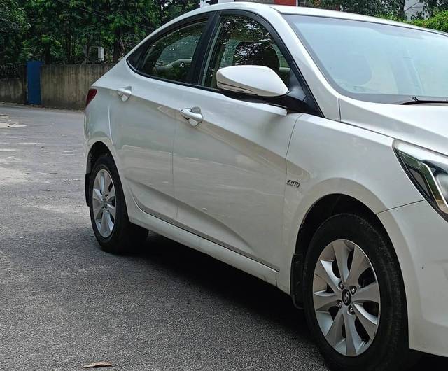 https://images10.gaadi.com/usedcar_image/4540340/original/processed_4dad58deeea01fd5f7e5e351c214656e.jpg?imwidth=6400