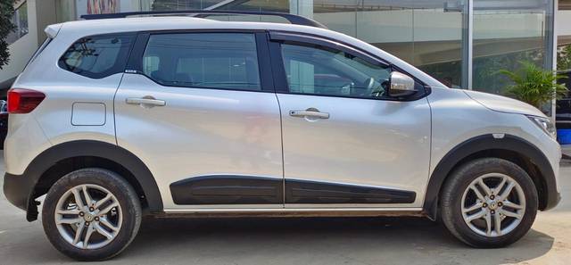 https://images10.gaadi.com/usedcar_image/4540359/original/9cbdd3bde9544aff759008aea8a60298.jpeg?imwidth=6401