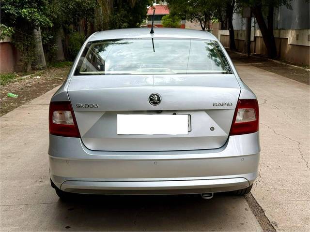 https://images10.gaadi.com/usedcar_image/4540362/original/processed_f514e8513bffe166e75424eac8602206.jpg?imwidth=6401