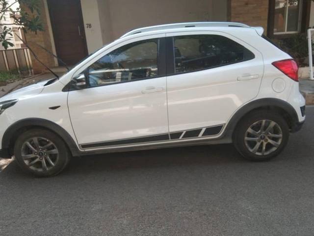 https://images10.gaadi.com/usedcar_image/4540372/original/processed_fad097e8-ff3b-421c-b86b-99354cd1b986.jpeg?imwidth=6402