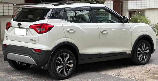 https://images10.gaadi.com/usedcar_image/4540374/original/processed_60de1dddc7c5b1a94c5ad48984c7f353.jpg?imwidth=6402