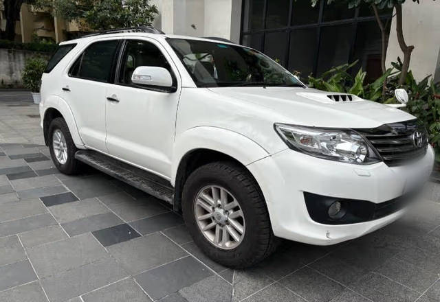 https://images10.gaadi.com/usedcar_image/4540438/original/9428546b-2b08-4bb1-897d-37681bb157c8.?imwidth=6400