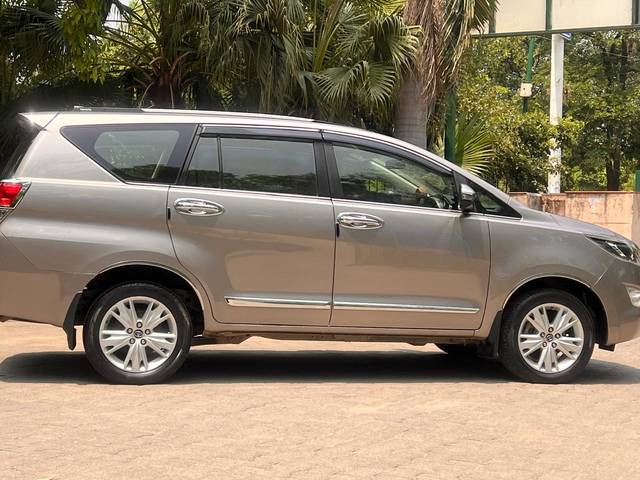 https://images10.gaadi.com/usedcar_image/4540440/original/f00ed19e217b9754bc14a65092dddb9f.jpg?imwidth=6401