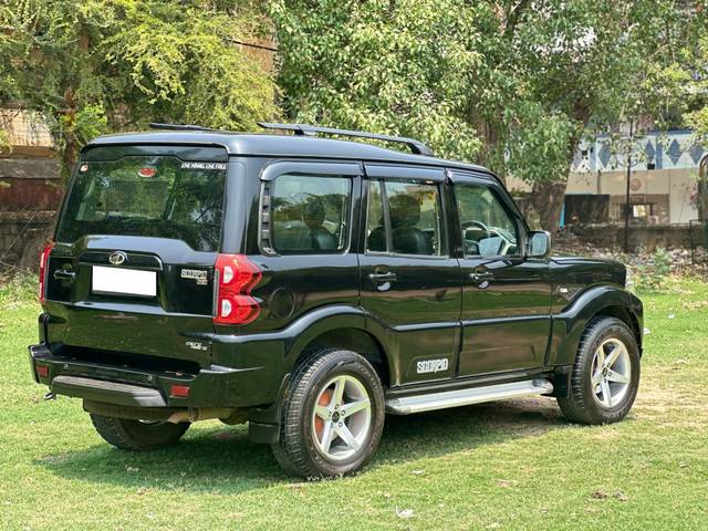 https://images10.gaadi.com/usedcar_image/4540478/original/processed_04e4c289377904f3d0f6c2f22466ae29.jpg?imwidth=6402