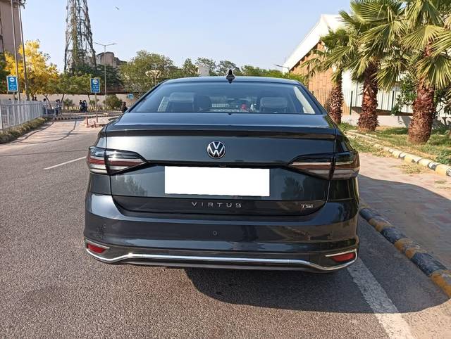 https://images10.gaadi.com/usedcar_image/4540479/original/processed_9bc4e34fea43ba5a1e205c9393a53ce1.jpg?imwidth=6402