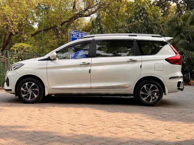 https://images10.gaadi.com/usedcar_image/4540494/original/processed_b69f11983e19162bdc3de4b2a6edccc9.jpg?imwidth=6402