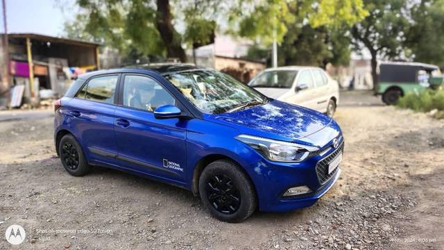 https://images10.gaadi.com/usedcar_image/4540496/original/processed_76cb7ea3-e8f9-4c63-a4eb-8eb6363858dd.jpg?imwidth=6400