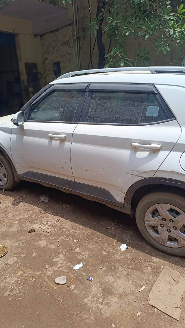 https://images10.gaadi.com/usedcar_image/4540502/original/724ba2e6-df40-4dad-9571-575fbe300589.jpg?imwidth=6402