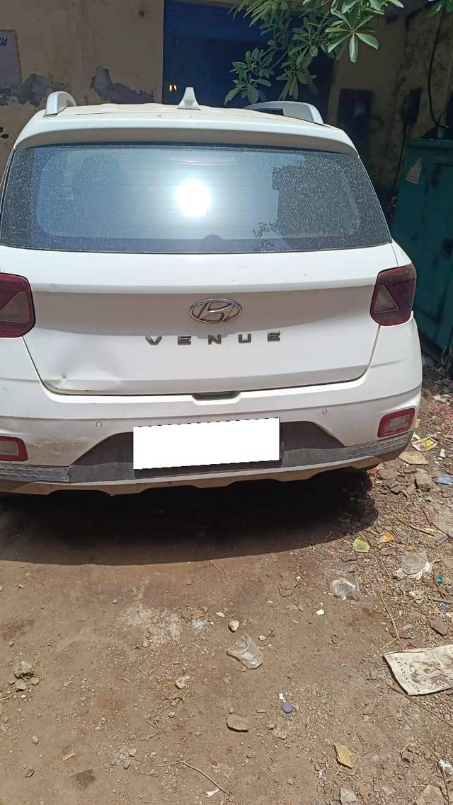 https://images10.gaadi.com/usedcar_image/4540502/original/processed_a51461c2-434a-4e34-ab94-5464a9c9d3dc.jpg?imwidth=6401
