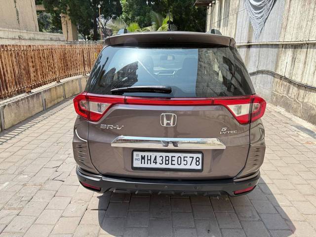 https://images10.gaadi.com/usedcar_image/4540559/original/processed_c3919e9dc33f76d4391950d8733c2762.jpeg?imwidth=6402