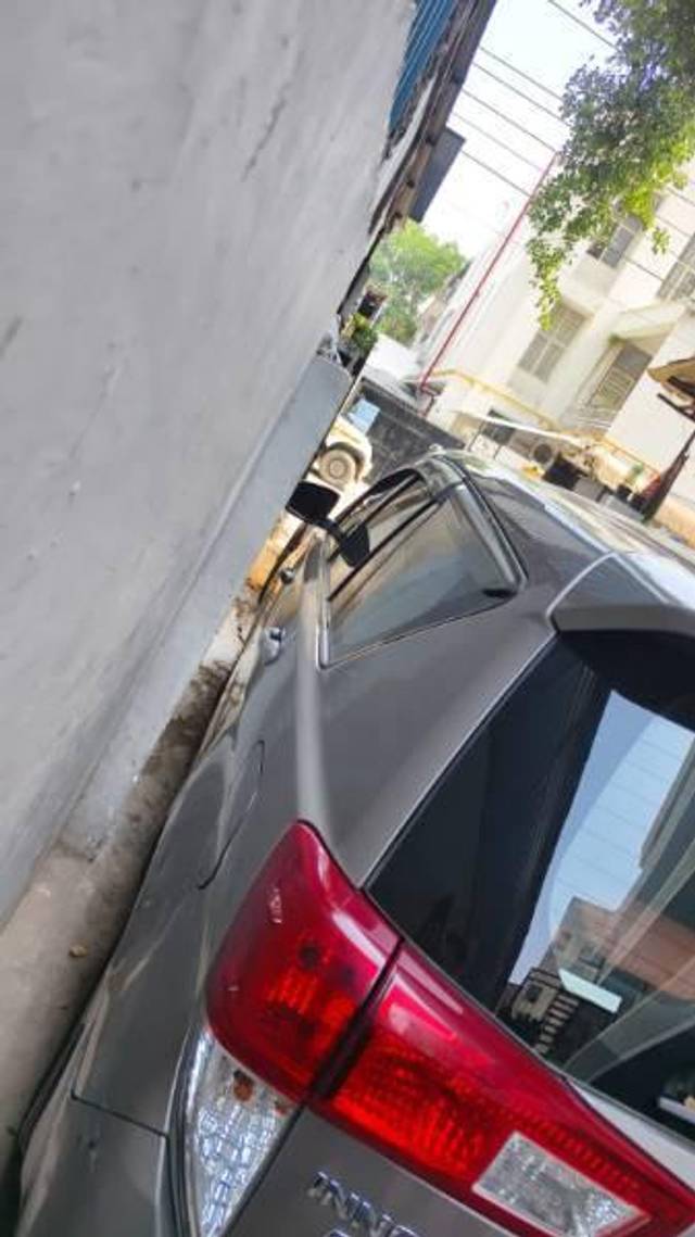 https://images10.gaadi.com/usedcar_image/4540569/original/processed_943fda8a-f3c4-46a6-a168-9f8f7e7f99fe.jpg?imwidth=6402