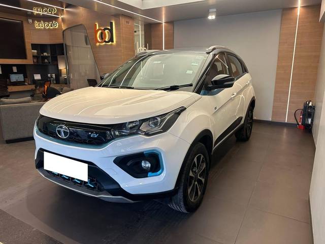 https://images10.gaadi.com/usedcar_image/4540570/original/processed_18b1f83e8ffad75b8187fd82c67a3c21.jpeg?imwidth=6402