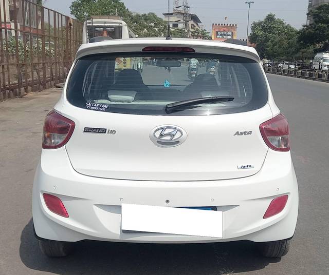 https://images10.gaadi.com/usedcar_image/4540571/original/processed_a3b7d2e505ae5fbb6a65564f2795969e.jpg?imwidth=6402