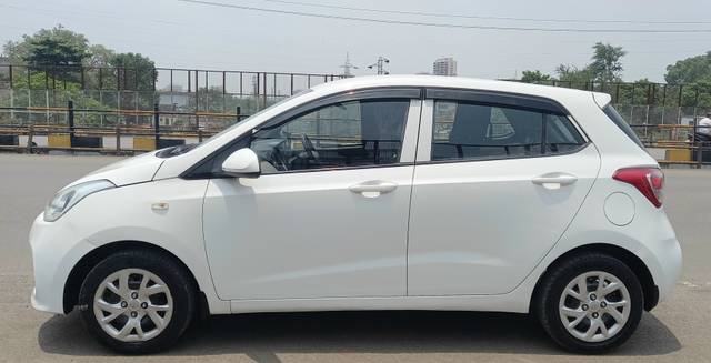 https://images10.gaadi.com/usedcar_image/4540580/original/b4f2a0f889c78f8c865334641901e094.jpg?imwidth=6402