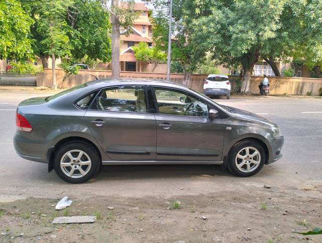 https://images10.gaadi.com/usedcar_image/4540595/original/ac5cafe7579a5532ddd19f21dc2b1df3.jpg?imwidth=6401