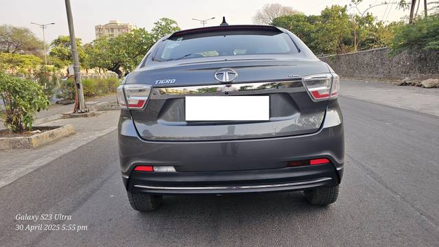 https://images10.gaadi.com/usedcar_image/4540599/original/processed_6108809b6ecbcc5701e7ed507d3ecd0f.jpg?imwidth=6402