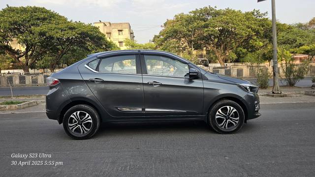 https://images10.gaadi.com/usedcar_image/4540599/original/processed_8418584f1817d8c90b15fd58c14bd925.jpg?imwidth=6401