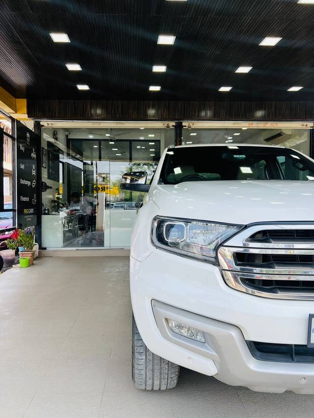 https://images10.gaadi.com/usedcar_image/4540603/original/ed2e4897c7f262901b80be2d30402053.jpg?imwidth=6402