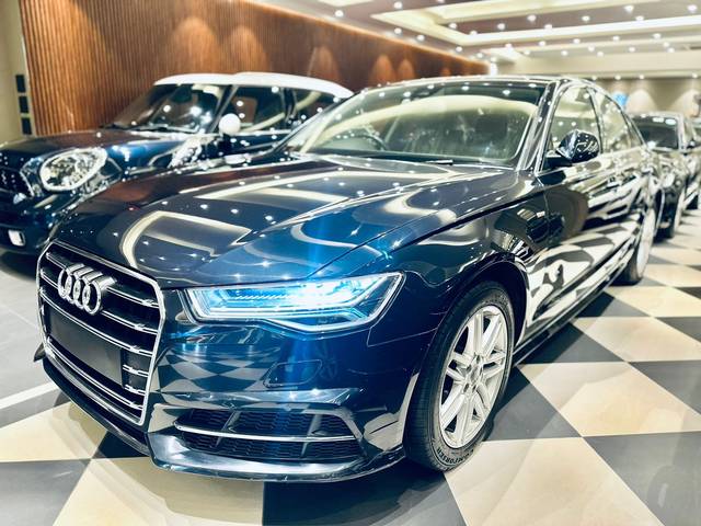 https://images10.gaadi.com/usedcar_image/4540663/original/ab94362f1ecbe574a31779b2c0aa600e.jpg?imwidth=6401