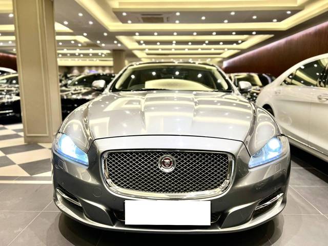 https://images10.gaadi.com/usedcar_image/4540664/original/processed_1f0df13c51b358f0bba932bc3ff93623.jpg?imwidth=6402