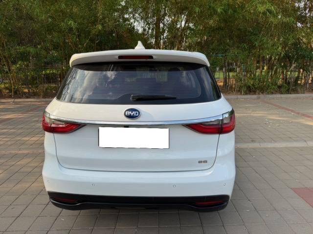 https://images10.gaadi.com/usedcar_image/4540668/original/processed_b559a757-9ce2-4ab4-af3e-816c9aef477c.jpg?imwidth=6402