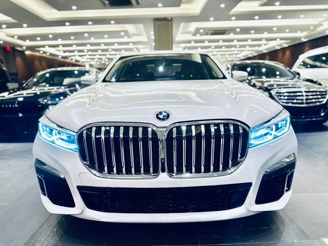 https://images10.gaadi.com/usedcar_image/4540669/original/fc8124a82b631f3bb62678a98cedba19.jpg?imwidth=6402