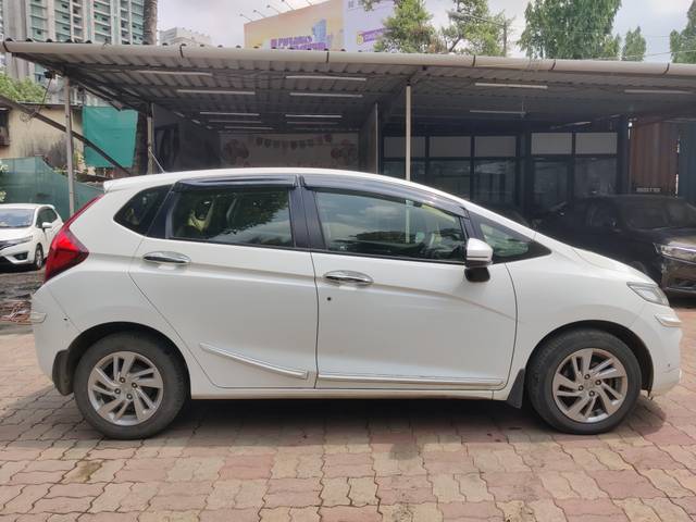 https://images10.gaadi.com/usedcar_image/4540689/original/processed_bfa34f34c94ce82f6f32b579b1a0c1e7.jpg?imwidth=6401