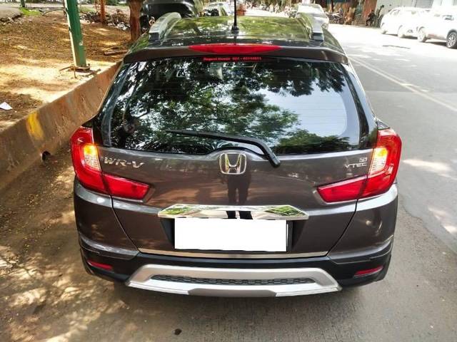 https://images10.gaadi.com/usedcar_image/4540716/original/processed_ed43101a-436e-4075-b9a0-25bbe36e9858.jpg?imwidth=6401