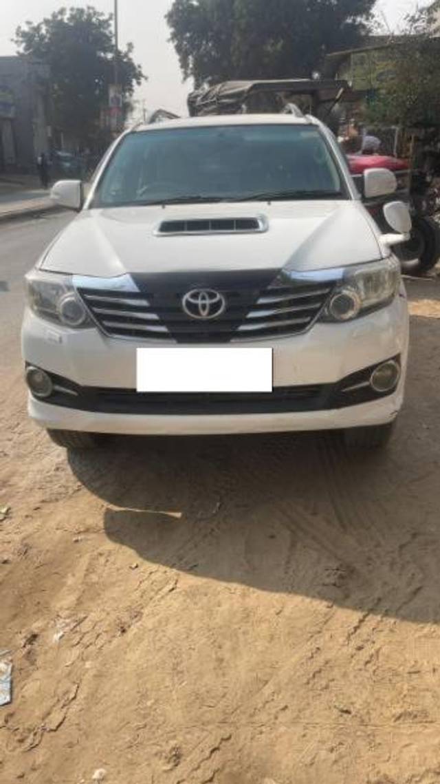 https://images10.gaadi.com/usedcar_image/4540771/original/processed_bf81749d-8695-49cb-8ef8-c05d015e63a4.jpg?imwidth=6402