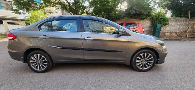 https://images10.gaadi.com/usedcar_image/4540777/original/6f6dd4a708f19a8fcab88b9b109698c7.jpg?imwidth=6401