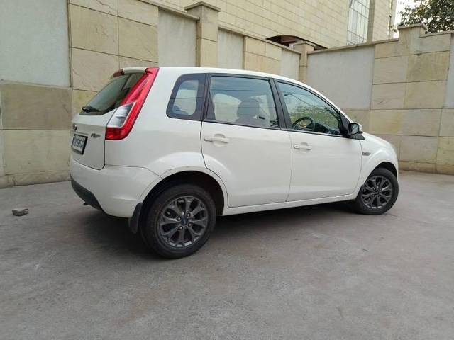 https://images10.gaadi.com/usedcar_image/4540781/original/processed_022f022f-d521-46eb-9ef1-a15794375575.jpeg?imwidth=6402