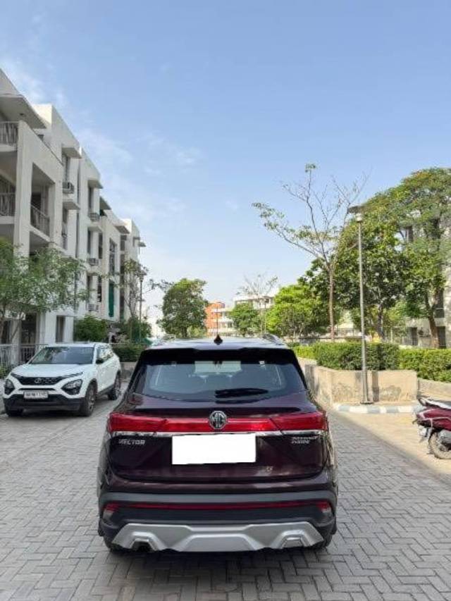 https://images10.gaadi.com/usedcar_image/4540789/original/processed_8f407313-5374-42d8-a355-e864eeef14ed.jpeg?imwidth=6401