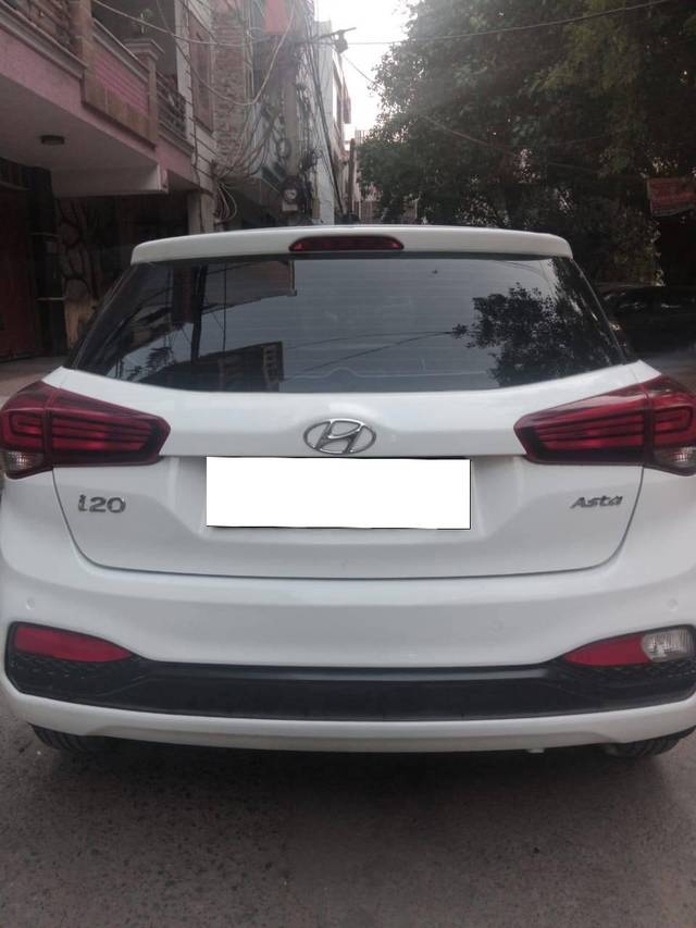 https://images10.gaadi.com/usedcar_image/4540873/original/processed_43ce68ca8d8b781fc641636079dfefe7.jpg?imwidth=6402