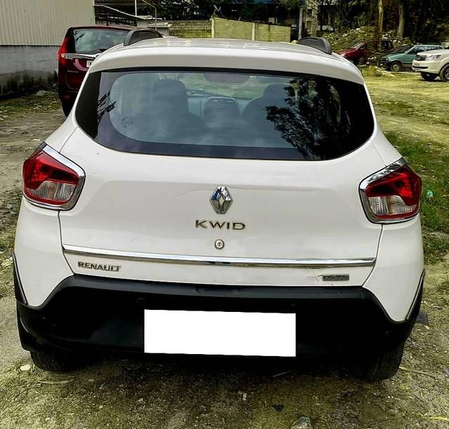 https://images10.gaadi.com/usedcar_image/4540907/original/processed_e0b9178eca402b83e1f202deafbed422.jpg?imwidth=6402