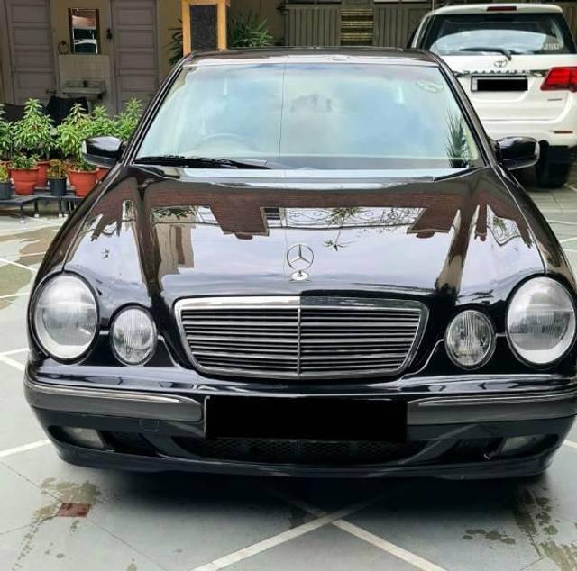 https://images10.gaadi.com/usedcar_image/4540976/original/processed_896ab617-693a-41ee-8c43-9b75e65d0da1.jpg?imwidth=6400