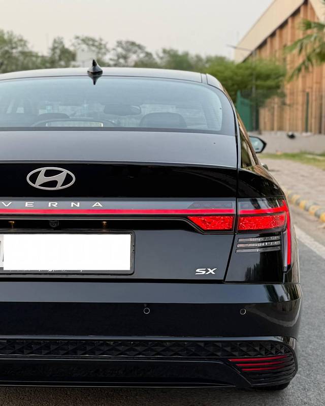 https://images10.gaadi.com/usedcar_image/4540979/original/processed_ec949e2389469cce3f6dcbe57565077d.jpeg?imwidth=6402
