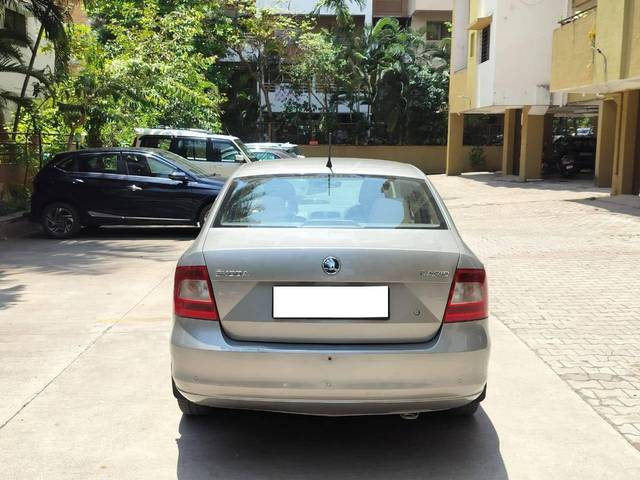 https://images10.gaadi.com/usedcar_image/4540985/original/processed_46b324ea3ea09ef3564c5c1b78360cff.jpg?imwidth=6402