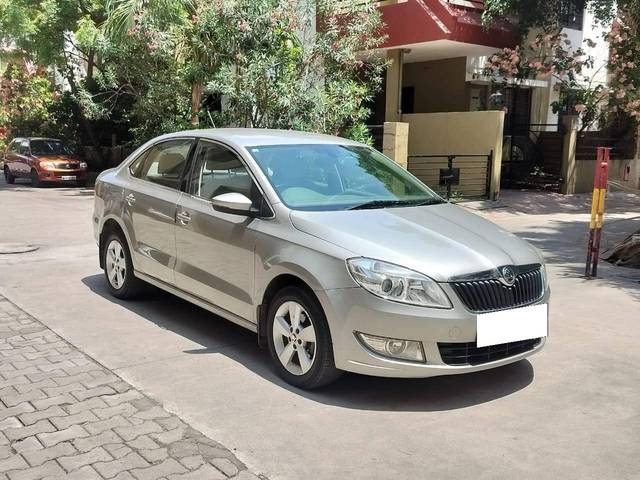 https://images10.gaadi.com/usedcar_image/4540985/original/processed_4d8b5fd41e159994bcbb980372237fa5.jpg?imwidth=6400