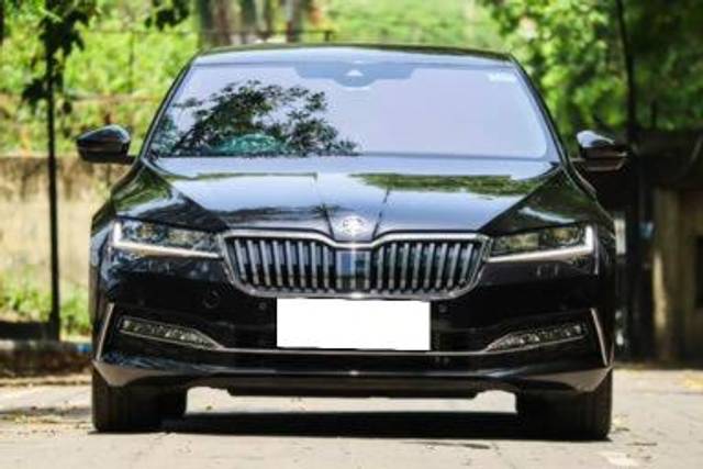 https://images10.gaadi.com/usedcar_image/4541058/original/processed_0f6f82d3ff31d52b4f6a4f32b4d02cb2.jpg?imwidth=6402