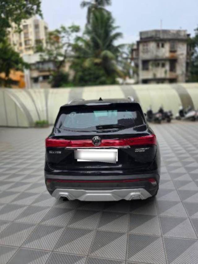 https://images10.gaadi.com/usedcar_image/4541070/original/processed_processed_ed9151ed-69bc-4e40-aca5-93763e71beb4.jpg?imwidth=6402