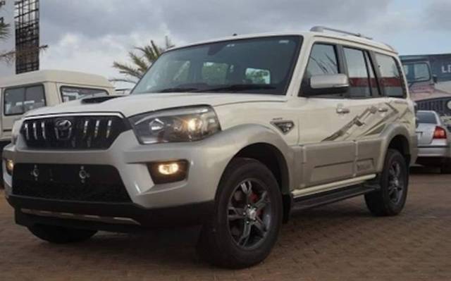 https://images10.gaadi.com/usedcar_image/4541071/original/processed_5fe2fd48-cd79-4452-bf53-3ec26f67692b.jpg?imwidth=6400