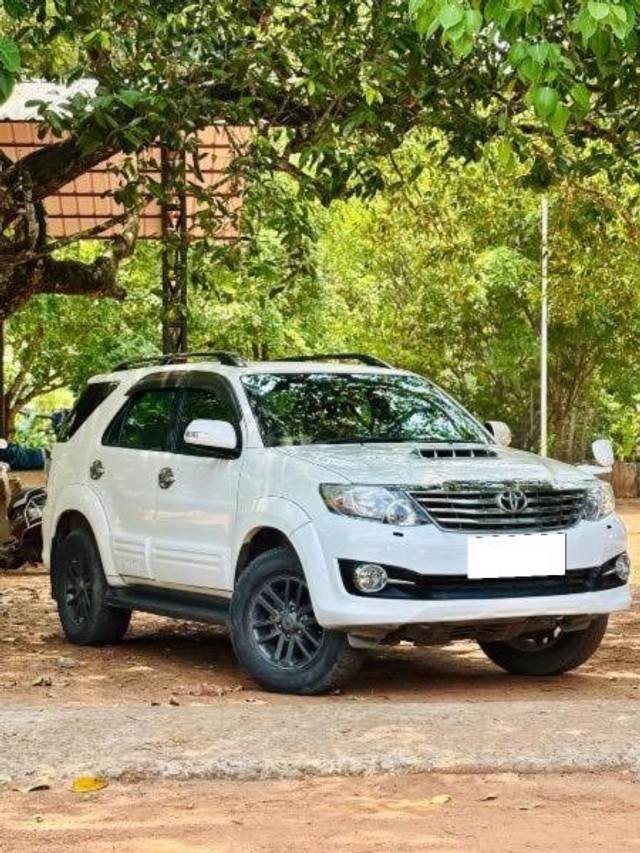 https://images10.gaadi.com/usedcar_image/4541128/original/processed_b8fe97de-15d1-40de-bc2e-ca629bfcaf8e.jpeg?imwidth=6400