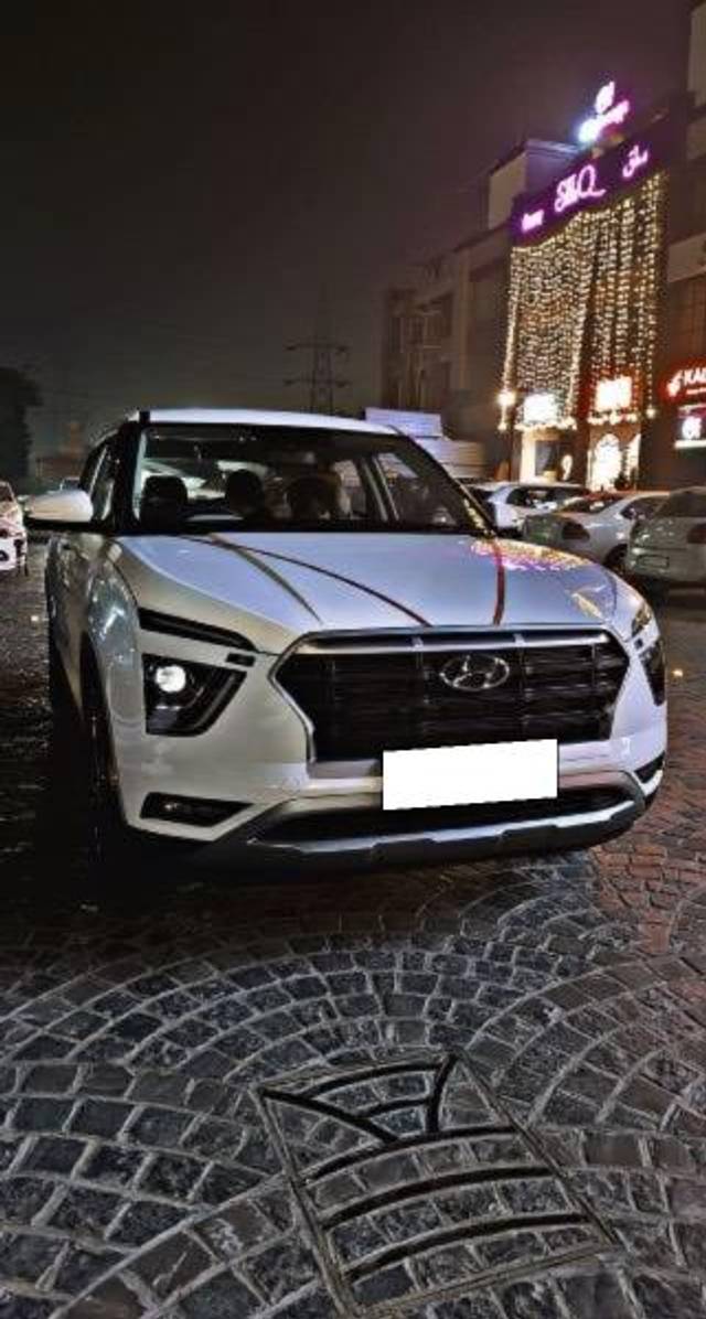https://images10.gaadi.com/usedcar_image/4541133/original/processed_13666418-e6ed-4a89-953a-bede3a828f10.jpeg?imwidth=6401