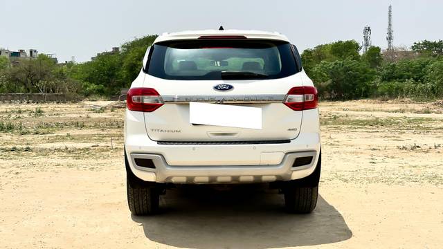 https://images10.gaadi.com/usedcar_image/4541139/original/processed_26d03dcd045bf36f064bc1464383b97b.jpg?imwidth=6402