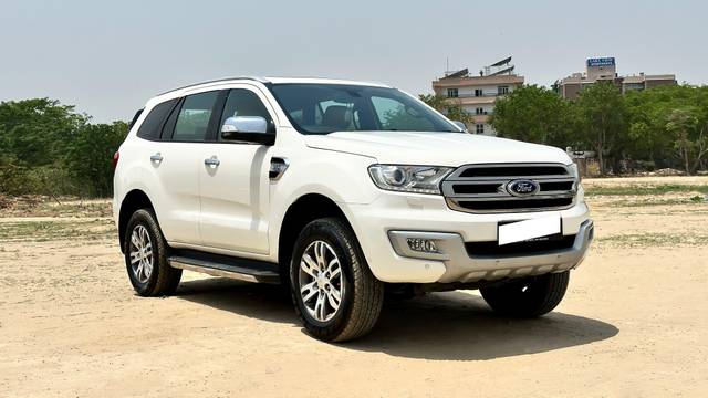 https://images10.gaadi.com/usedcar_image/4541139/original/processed_fabffa938ba0bcf4299de0ef0e0f8cab.jpg?imwidth=6400