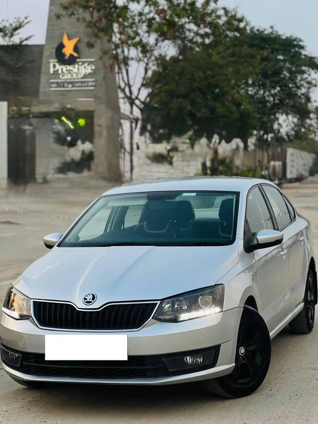 https://images10.gaadi.com/usedcar_image/4541163/original/processed_5109d16e-36d2-4495-b7e9-0c06ec8e5c96.jpg?imwidth=6400
