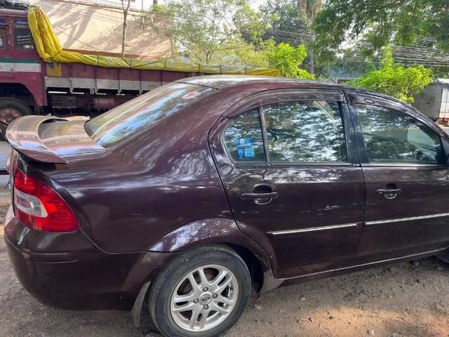 https://images10.gaadi.com/usedcar_image/4541186/original/processed_9f3931ee-310a-4b91-b804-69ca98c9cfad.jpeg?imwidth=6402