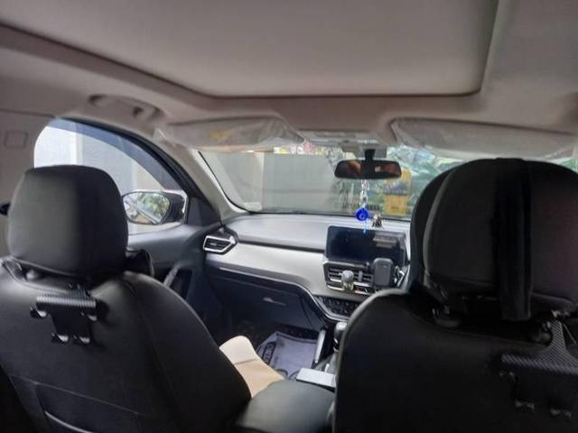 https://images10.gaadi.com/usedcar_image/4541199/original/processed_60f47590-94db-4989-8d2f-20fd3c68dbeb.jpg?imwidth=6402