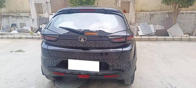 https://images10.gaadi.com/usedcar_image/4541236/original/processed_30d745ce-b266-4b2f-bc95-2e6e14fc7326.jpeg?imwidth=6401